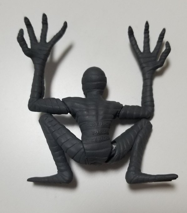なぜか左腕2本左足2本しか入ってなくて轢かれたカエルになってしまった亜人出てきた なぜか左腕2本左足2本しか入ってなくて轢かれたカエルになってしまった亜人出てきた