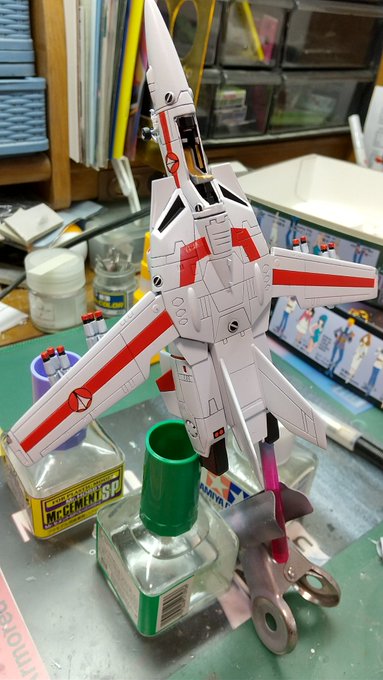 乾燥中ぅ~最低限のデカール貼ってつや消しクリア吹いたデカールが台紙から剥がれなくて指全体で押さえてエイッってやったらなん 乾燥中ぅ~最低限のデカール貼ってつや消しクリア吹いたデカールが台紙から剥がれなくて指全体で押さえてエイッってやったらなん