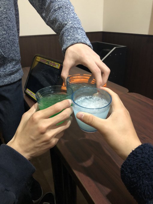 今日は友達3人でカラオケ行ってきた✨正直マクロスF、マクロスΔの曲もっと歌いたかったなwwそして今日の晩飯!! 今日は友達3人でカラオケ行ってきた✨正直マクロスF、マクロスΔの曲もっと歌いたかったなwwそして今日の晩飯!!