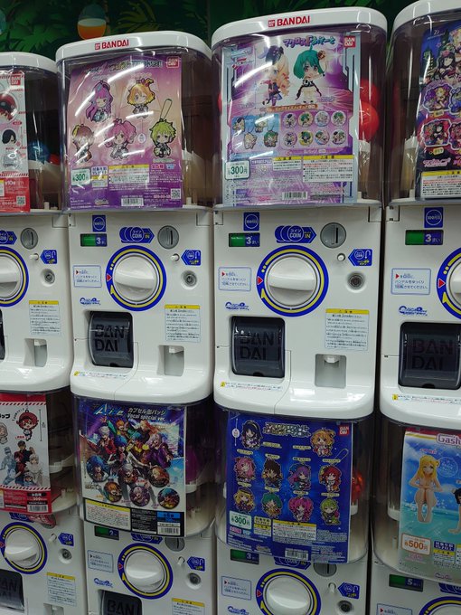 ヨドバシ梅田5階、マクロスのガチャガチャお知らせ。 ヨドバシ梅田5階、マクロスのガチャガチャお知らせ。