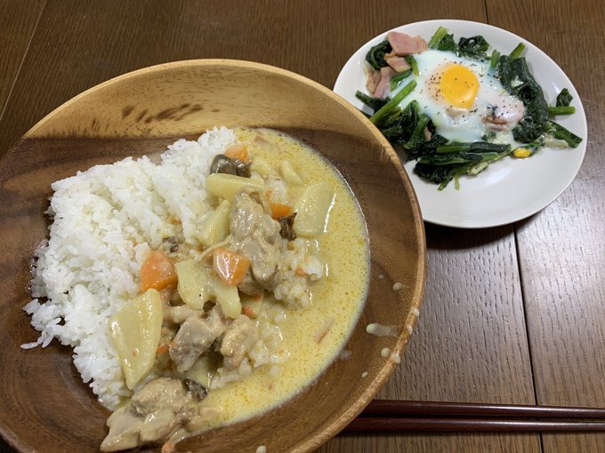 本日はギャル子ちゃん風タイカレーと巣ごもり卵。卵、半熟にできなかったね、、、。 本日はギャル子ちゃん風タイカレーと巣ごもり卵。卵、半熟にできなかったね、、、。