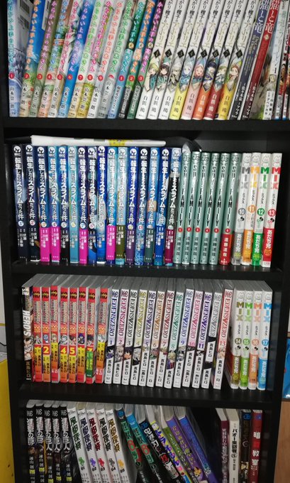 この本棚にあるマンガ、最上段から3段+最下段の風都探偵と進撃の巨人マーレ編+ドラえもん0巻は全て親父が買ってきたマンガ他 この本棚にあるマンガ、最上段から3段+最下段の風都探偵と進撃の巨人マーレ編+ドラえもん0巻は全て親父が買ってきたマンガ他