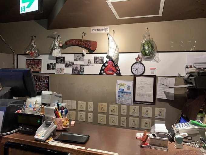 怪獣酒場の忘れ物コーナーあれ…何か増えて…休業期間中に増えて……ジャグラーさん?? 怪獣酒場の忘れ物コーナーあれ…何か増えて…休業期間中に増えて……ジャグラーさん??
