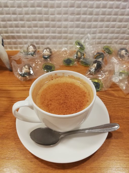 本日最後四軒目はこちらもいつものひるねこさんで初チャイ。本場の味がしました!スリランカ人もびっくり♪ペンス君とばなにゃと 本日最後四軒目はこちらもいつものひるねこさんで初チャイ。本場の味がしました!スリランカ人もびっくり♪ペンス君とばなにゃと