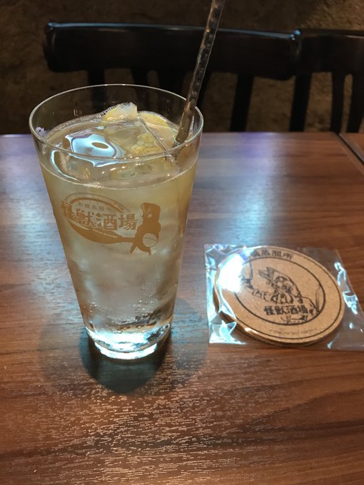 新橋の『怪獣酒場』での一枚。また飲みに行きたいなー! 新橋の『怪獣酒場』での一枚。また飲みに行きたいなー!