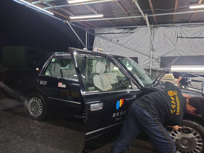 枚方の洗い屋さん行ってきた(^o^) タカコーさん社内の洗車屋さんなくなったて聞いてますって お兄さん耳早い!!ピカピカ 枚方の洗い屋さん行ってきた(^o^) タカコーさん社内の洗車屋さんなくなったて聞いてますって お兄さん耳早い!!ピカピカ