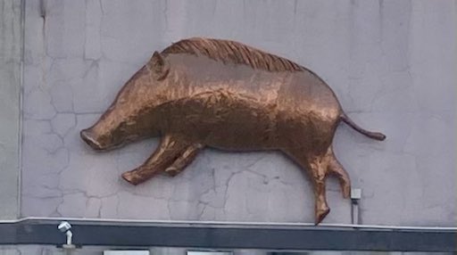 この看板見ると蟲師の「山ねむる」を思い出して「ムジカァ〜‼︎」って2回叫びたくなる#くちなわ この看板見ると蟲師の「山ねむる」を思い出して「ムジカァ〜‼︎」って2回叫びたくなる#くちなわ