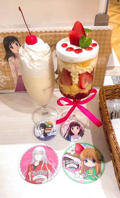 透くんのいちごショートケーキとホワイトスムージーでラスト!🍰缶バッジも透くん来てくれた!綾女のコースター初かな?美しい🐍 透くんのいちごショートケーキとホワイトスムージーでラスト!🍰缶バッジも透くん来てくれた!綾女のコースター初かな?美しい🐍
