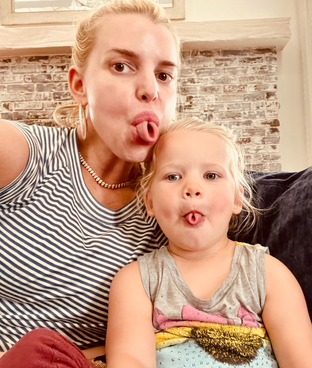 Taco tongues are our daily selfie thang. Tabasco anyone? 😜🌮👅🤣 
