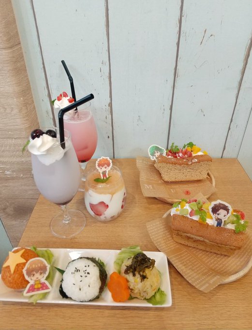 先日スタミュのコラボカフェ行ってきた〜💓💓💓友だちに協力してもらいマット全部揃ったよ🥰何度見ても犬を抱っこする柊くん可愛 先日スタミュのコラボカフェ行ってきた〜💓💓💓友だちに協力してもらいマット全部揃ったよ🥰何度見ても犬を抱っこする柊くん可愛