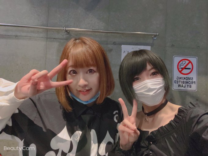 オンラインライブ楽しかった〜☺️1枚目ライブ誘ってくれたてんてんさんと2枚目何かそれっぽくないですか?的な写真セトリ1 オンラインライブ楽しかった〜☺️1枚目ライブ誘ってくれたてんてんさんと2枚目何かそれっぽくないですか?的な写真セトリ1