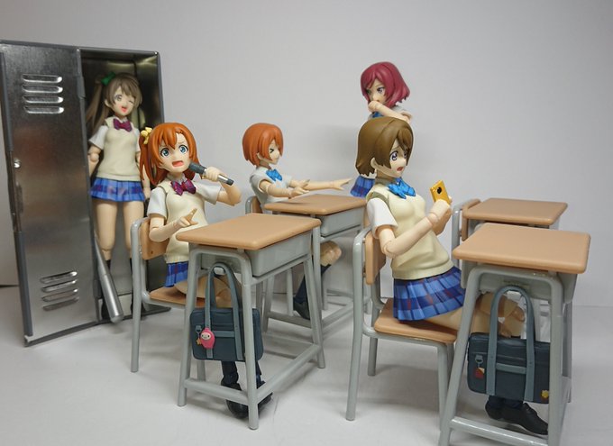 ラブライブかけいおん、ガルパンの普通の体型した制服のfigma持ってたらセリアのスクールデスクセット、オススメちゃんと鞄 ラブライブかけいおん、ガルパンの普通の体型した制服のfigma持ってたらセリアのスクールデスクセット、オススメちゃんと鞄