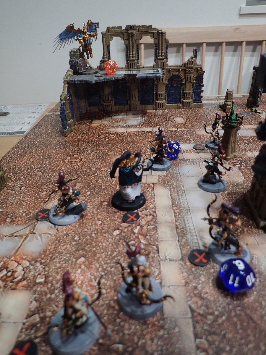 test ツイッターメディア - 人生二度目のウォークライはSTORMCAST ETERNALS vs BLISSBARB ARCHERS ！4人しかいない金ピカ部隊が宝箱抱えて10人の弓矢部隊から逃げるゲームは楽しかったw最後はプロセキューターがなんとか耐えて勝利！弓矢の射程15mvて…#ウォークライ#ウォーハンマー#warhammer #WarhammerCommunity https://t.co/Tie3Kg49WW