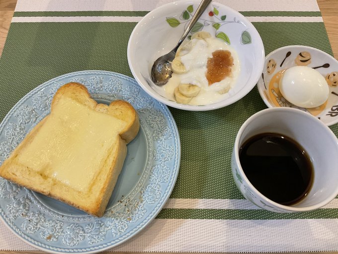 ハローワールド10月最終週の始まりだね#チーズトースト焼け具合 ハローワールド10月最終週の始まりだね#チーズトースト焼け具合