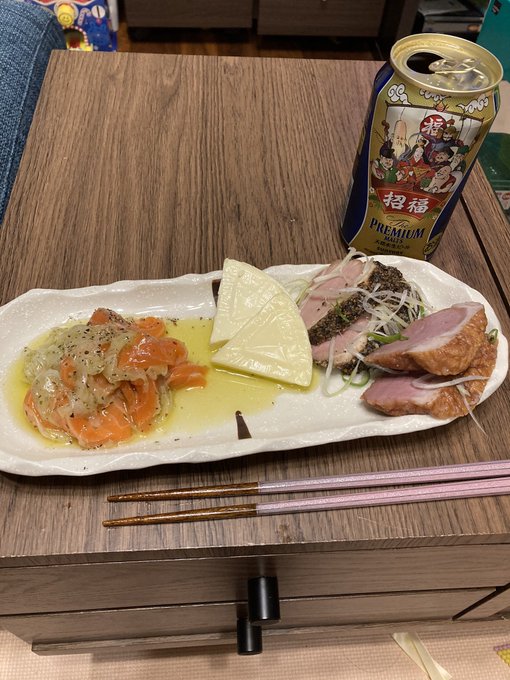 今夜は旦那さんがオンライン飲み会なので、隣の部屋で飲みながらシドニアの騎士の映画観るんだ✨ 今夜は旦那さんがオンライン飲み会なので、隣の部屋で飲みながらシドニアの騎士の映画観るんだ✨