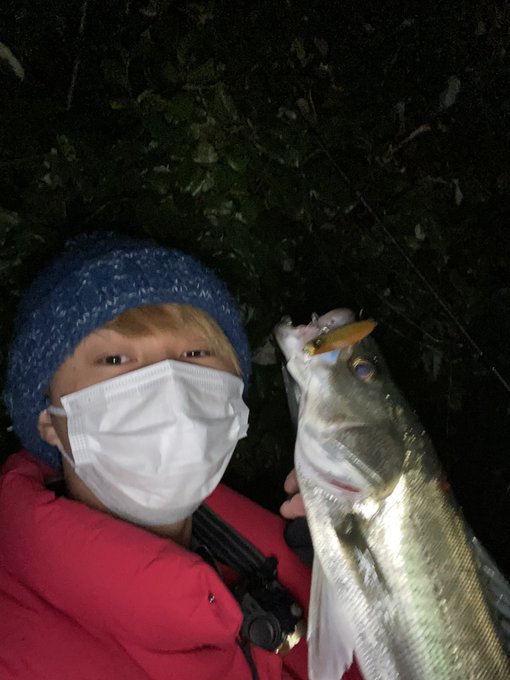 昨晩は爆風にて3箇所も回るもどこも釣りができず2時間の休息…風が少しだけ弱まった30分だけ実釣。ベイトは全く見えないが、 昨晩は爆風にて3箇所も回るもどこも釣りができず2時間の休息…風が少しだけ弱まった30分だけ実釣。ベイトは全く見えないが、