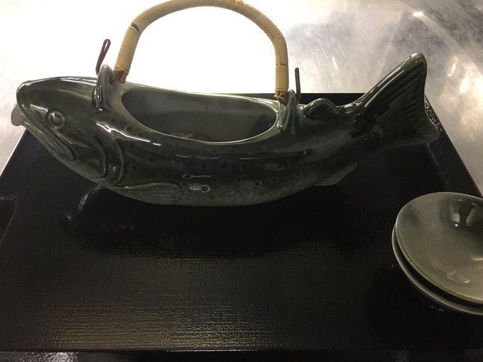 🐟岩魚の骨酒🐟お客様「ここ岩魚のお酒ある?俺好きなんだよなー」自分「岩魚の骨酒でしょうか?メニューには、載っておりません 🐟岩魚の骨酒🐟お客様「ここ岩魚のお酒ある?俺好きなんだよなー」自分「岩魚の骨酒でしょうか?メニューには、載っておりません