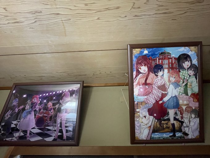 これで自分の部屋のきらら展の複製原画は合計8枚になりました。8/94作品なので約1/12きらら展が常時開催中です。#まち これで自分の部屋のきらら展の複製原画は合計8枚になりました。8/94作品なので約1/12きらら展が常時開催中です。#まち