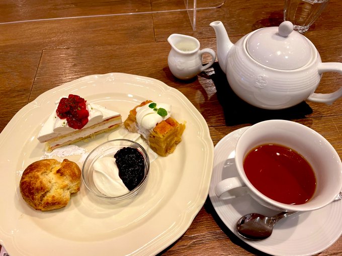 宝石商リチャード氏とか宝石商のメイドを読むと無性にスコーンやケーキを食べたくなるのよね・・・ 宝石商リチャード氏とか宝石商のメイドを読むと無性にスコーンやケーキを食べたくなるのよね・・・