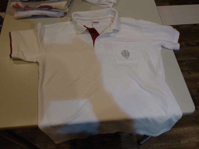 インフィニット・ストラトスコミケのブロッコリーブースで買ったポロシャツ。意外とデザインが良く気に入っていたが、汗による黄 インフィニット・ストラトスコミケのブロッコリーブースで買ったポロシャツ。意外とデザインが良く気に入っていたが、汗による黄