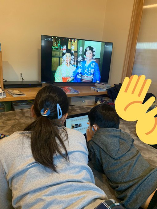 帰ってきて手洗いしたらテレビ直行姉弟。しかもBSの昔の暴れん坊将軍。👧「マツケンはさ、刀に重みを感じないんだよね。その点 帰ってきて手洗いしたらテレビ直行姉弟。しかもBSの昔の暴れん坊将軍。👧「マツケンはさ、刀に重みを感じないんだよね。その点