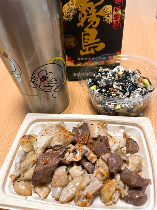 お疲れ様です♪今日は‼️コンビニでーす💦最近、歯が弱いから…MIXホルモン食べるのきついが…美味い🥰#晩酌 お疲れ様です♪今日は‼️コンビニでーす💦最近、歯が弱いから…MIXホルモン食べるのきついが…美味い🥰#晩酌