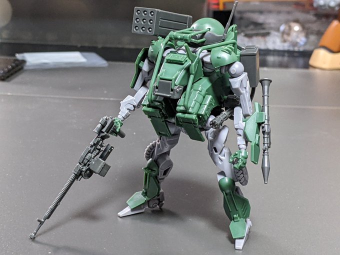 ボトムズ×OBSOLETEのRSC装甲騎兵型エグゾフレーム。面白いけどコクピットの配置上、頭部が肩口より相当後ろってのが ボトムズ×OBSOLETEのRSC装甲騎兵型エグゾフレーム。面白いけどコクピットの配置上、頭部が肩口より相当後ろってのが