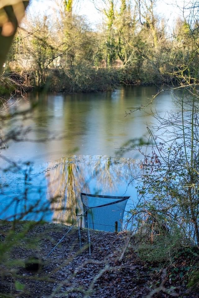 Yes that is ice on the lake… and yes, there is a carp in that net 😉🎣 

#<b>Nash</b>Tackle #<