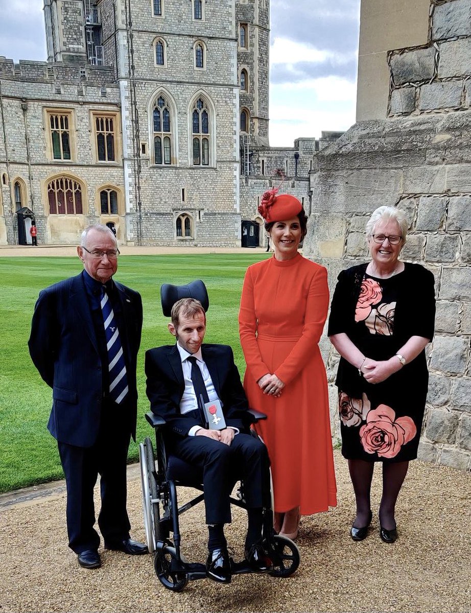 test Twitter Media - . @Rob7Burrow arrived at Windsor castle with his family to receive his MBE from Princess Anne. Watch @ArifAhmedITV report on @itvcalendar tonight https://t.co/jHe72L9Wyf