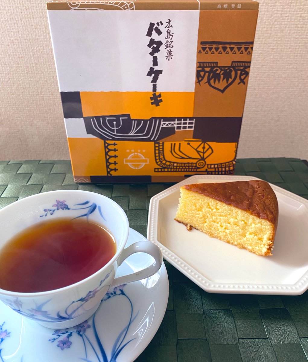 test ツイッターメディア - 金土と出張(と観光)で広島に行っていました。
大人気と聞いて長崎堂のバターケーキを入手しました！素朴なのに後をひくおいしさ💓一人でワンホール食べれるか不安でしたが余裕な気がしてきました。
紅茶は神戸紅茶のロイヤルブレンド。 https://t.co/UIy5GbZcFN