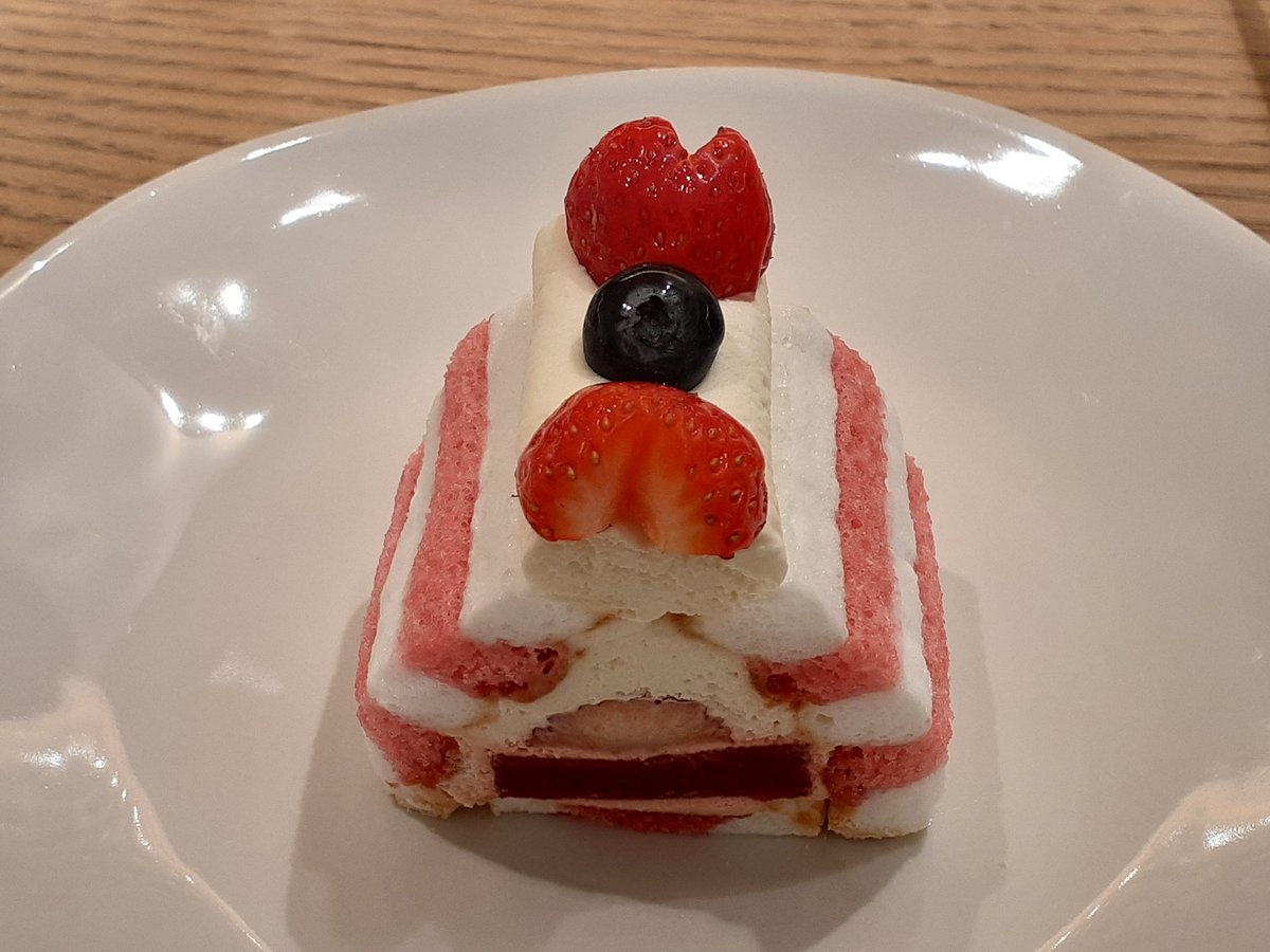 test ツイッターメディア - マールブランシュの苺ケーキを食べるために京都に来たと言っても過言ではない。
https://t.co/WITU9gVBr0
以前は上野でも買えたのだが、生ケーキは京都限定になってしまった。 https://t.co/gQ3XS1uedP