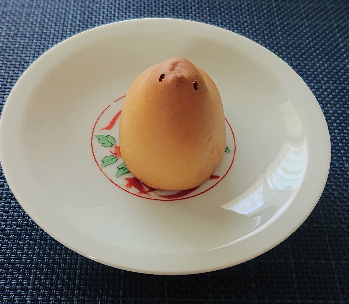 test ツイッターメディア - 昨日の帰り、東京駅で時間があったのでウロウロして…
久しぶりに、ひよ子饅頭が食べたくなって、連れて帰りました。
幼少期、東京に住んでたのに、ひよ子饅頭 よく家にあったんですよね…😄
こういうシンプルなお饅頭 好きなんですよ💕
朝から🐤ちゃんと見つめ合いました。 https://t.co/7XrqTj9kXn