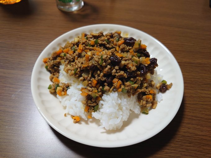甘々と稲妻のおうちカレー風にレーズンを入れたドライカレー🍛 甘々と稲妻のおうちカレー風にレーズンを入れたドライカレー🍛