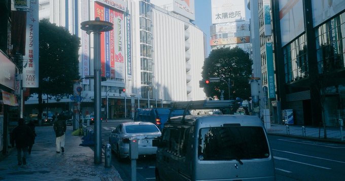 【聖地情報】東急百貨店本店前カオスチャイルドなどで登場。作中では渋谷地震の影響か、周囲の建物が再建されている様子が描写さ 【聖地情報】東急百貨店本店前カオスチャイルドなどで登場。作中では渋谷地震の影響か、周囲の建物が再建されている様子が描写さ