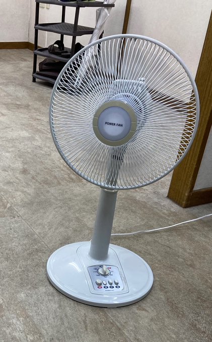 今日は特に暑いですね🥵扇風機が活躍してくれてます😵💦バッテリー点検やバッテリー交換などぜひぜひお越しください〜🏃♀️! 今日は特に暑いですね🥵扇風機が活躍してくれてます😵💦バッテリー点検やバッテリー交換などぜひぜひお越しください〜🏃♀️!
