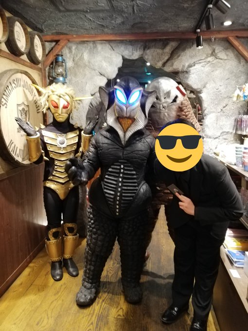 プレミアパーティー恒例のクイズ大会上位に何とか入る事が出来、メフィラス店長達と写真も取れました‼️😆🎶お料理もボリューム プレミアパーティー恒例のクイズ大会上位に何とか入る事が出来、メフィラス店長達と写真も取れました‼️😆🎶お料理もボリューム