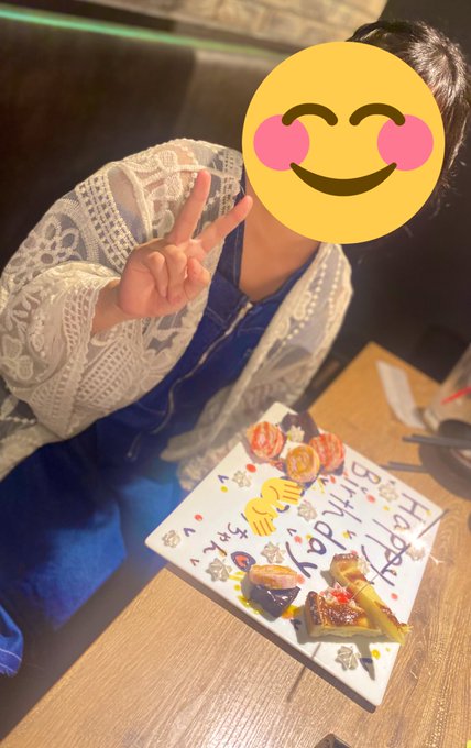 長女さん12歳になりました💓🎂💓今年は外食へ😋🍴喜んでくれてよかった🥹どこに行っても褒めちぎられるし何でかわかんないけど 長女さん12歳になりました💓🎂💓今年は外食へ😋🍴喜んでくれてよかった🥹どこに行っても褒めちぎられるし何でかわかんないけど