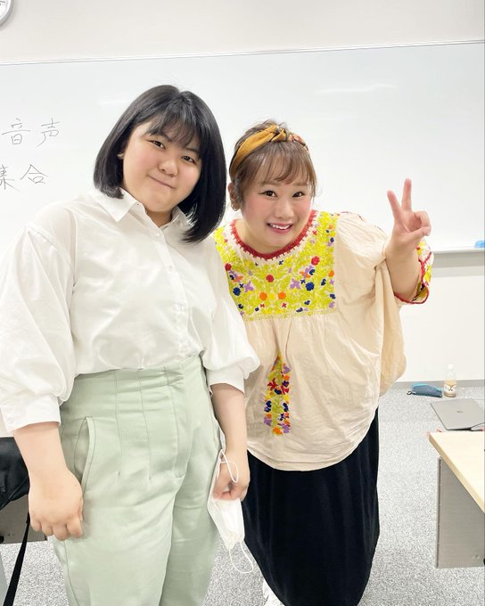 明日の仰天チェンジで一緒だった吉田さとちゃん♡12歳の外国人EXさんと並んだら私たち二人ともまさかの首までで全身収まると 明日の仰天チェンジで一緒だった吉田さとちゃん♡12歳の外国人EXさんと並んだら私たち二人ともまさかの首までで全身収まると
