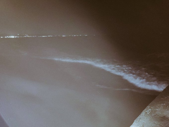 七里ヶ浜〜青ブタの舞台!ヽ(廿Δ廿 )夜の海は少し怖い…音は好き。 七里ヶ浜〜青ブタの舞台!ヽ(廿Δ廿 )夜の海は少し怖い…音は好き。