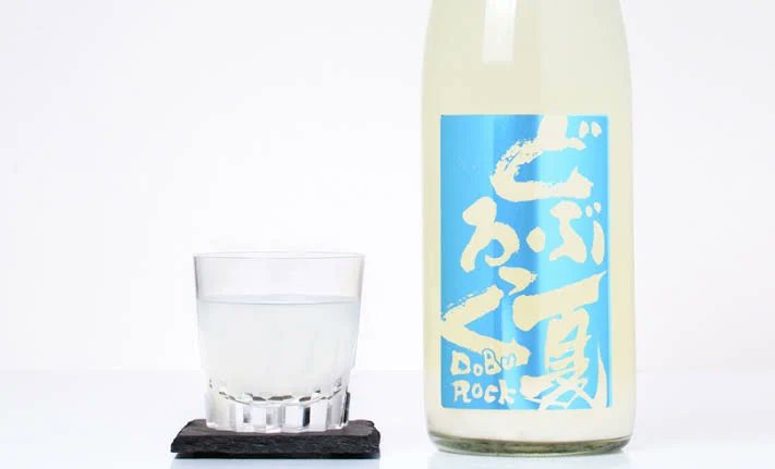 test ツイッターメディア - ６月最終日の日本酒は青森県『陸奥八仙 どぶろっく』🍶

炭酸ガスがピチピチと口の中を刺激し、
日本酒なのに、まるで某ソフトドリンクのような飲みやすさ。
甘めですが、ドライ＆爽やかで暑い夏にピッタリなどぶろくです😊

続く↓ https://t.co/tvB4vyqYH7