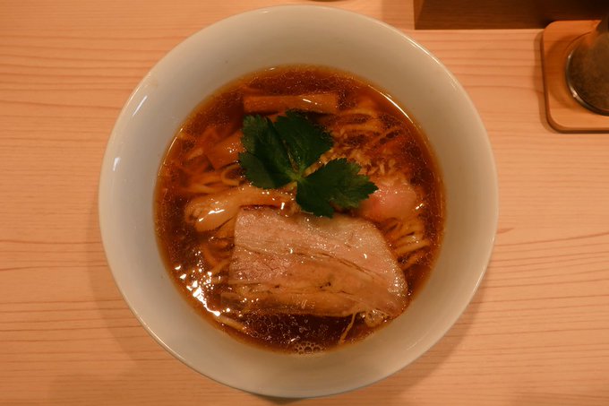 らーめん藁@辻堂にて、しょうゆらーめん。本年6月22日にオープンした新店。『進化町田駅前店@町田』の店長だった方の独立店 らーめん藁@辻堂にて、しょうゆらーめん。本年6月22日にオープンした新店。『進化町田駅前店@町田』の店長だった方の独立店