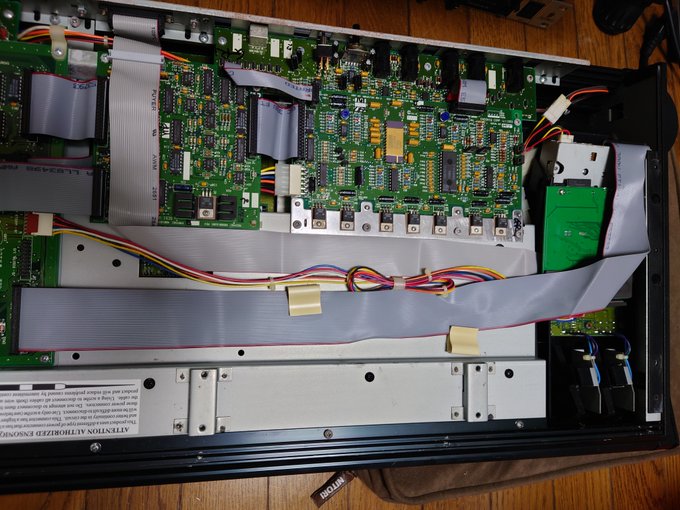 ensoniQ ASR-10にSCSI2SDV6を内蔵してみた。CD-ROMを入れ替えなくてもライブラリを読み込めるので ensoniQ ASR-10にSCSI2SDV6を内蔵してみた。CD-ROMを入れ替えなくてもライブラリを読み込めるので