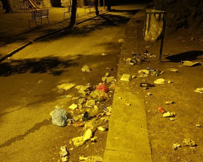 test Twitter Media - #Cronaca #Castellammare - Boschi di Quisisana, il picnic diventa un porcile: buste di plastica e cartoni delle pizze abbandonati lungo la strada LEGGI LA NEWS: https://t.co/U28SXkKZu0 https://t.co/TdYVUBAGI3