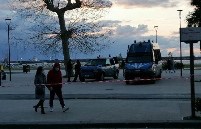 test Twitter Media - #Cronaca #Castellammare - Controlli della polizia, ieri identificate 21 persone LEGGI LA NEWS: https://t.co/6yU6ua3xQO https://t.co/8rYU3BSoIt