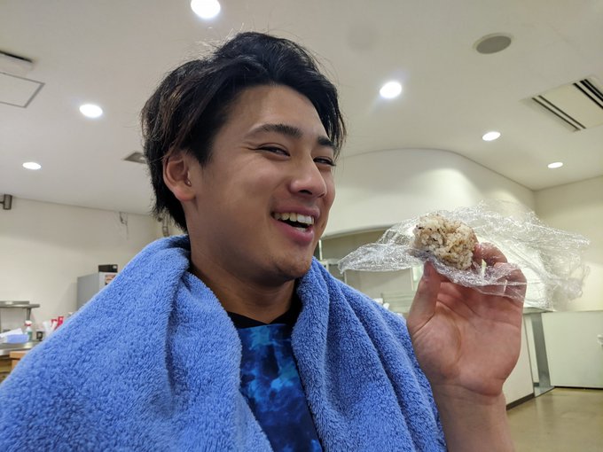 試合直後のゴールデンタイム‼️明日に向け栄養補給は大事🍚#森敬斗 選手#baystars 試合直後のゴールデンタイム‼️明日に向け栄養補給は大事🍚#森敬斗 選手#baystars