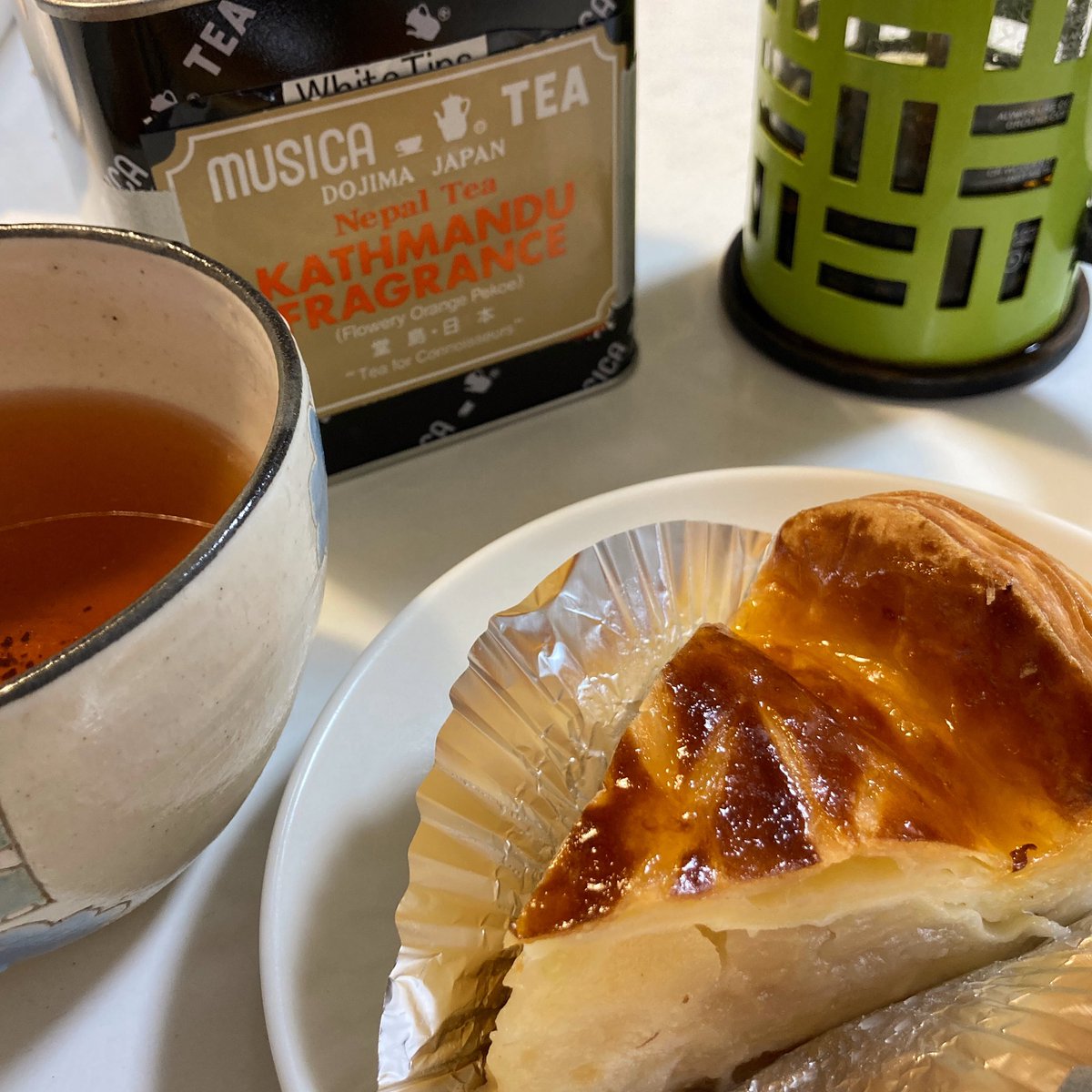 test ツイッターメディア - 紅茶の時間 近江屋洋菓子店のアップルパイとともに 甘酸っぱいリンゴとパリッとしたパイがまいう！ https://t.co/lv6JtCSU3p