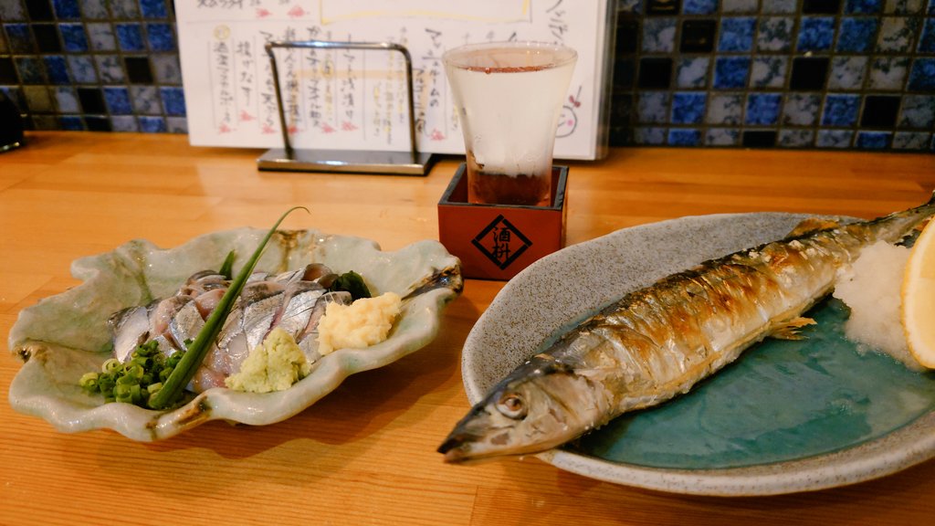 test ツイッターメディア - 続いては日本酒の飛露喜
肴は秋刀魚の刺し身と塩焼き

至福の一時 https://t.co/oAvKvLwQhx