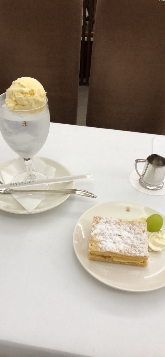 test ツイッターメディア - 締めにいった銀座ウエストの白いクリームソーダとミルフィーユも美味しい！ https://t.co/mEIwIso4dw