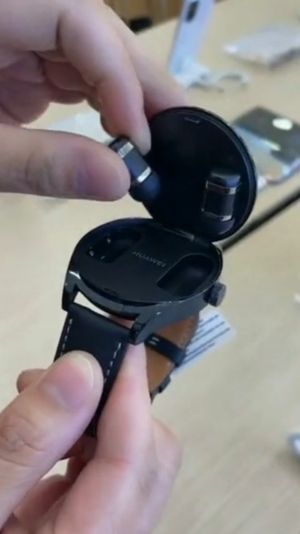 Huawei Watch Buds ortaya çıktı!