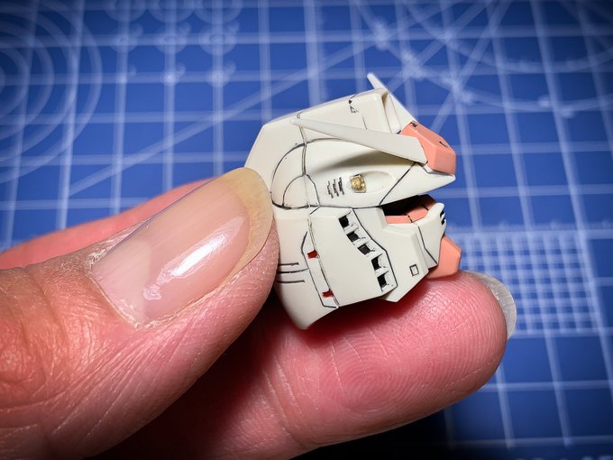 昨夜のMGガンダムさん頭部のアクセントにちょっとだけ差し色してみました👍🏻仕事の帰りが遅かったので…これだけです😅#gu 昨夜のMGガンダムさん頭部のアクセントにちょっとだけ差し色してみました👍🏻仕事の帰りが遅かったので…これだけです😅#gu